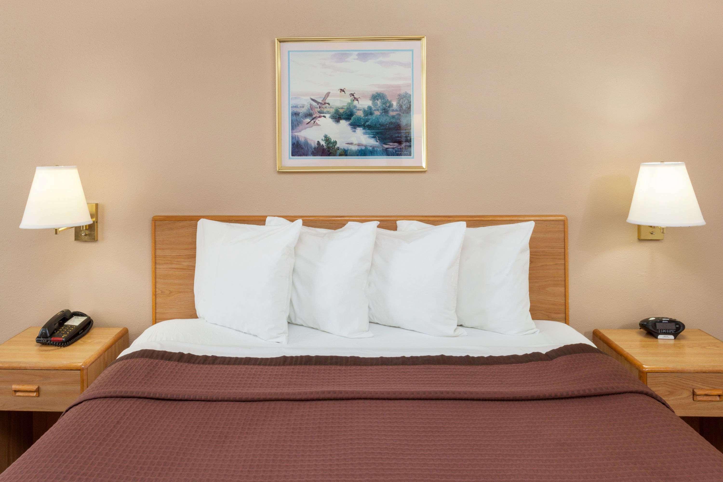 Days Inn By Wyndham Charleston Kültér fotó
