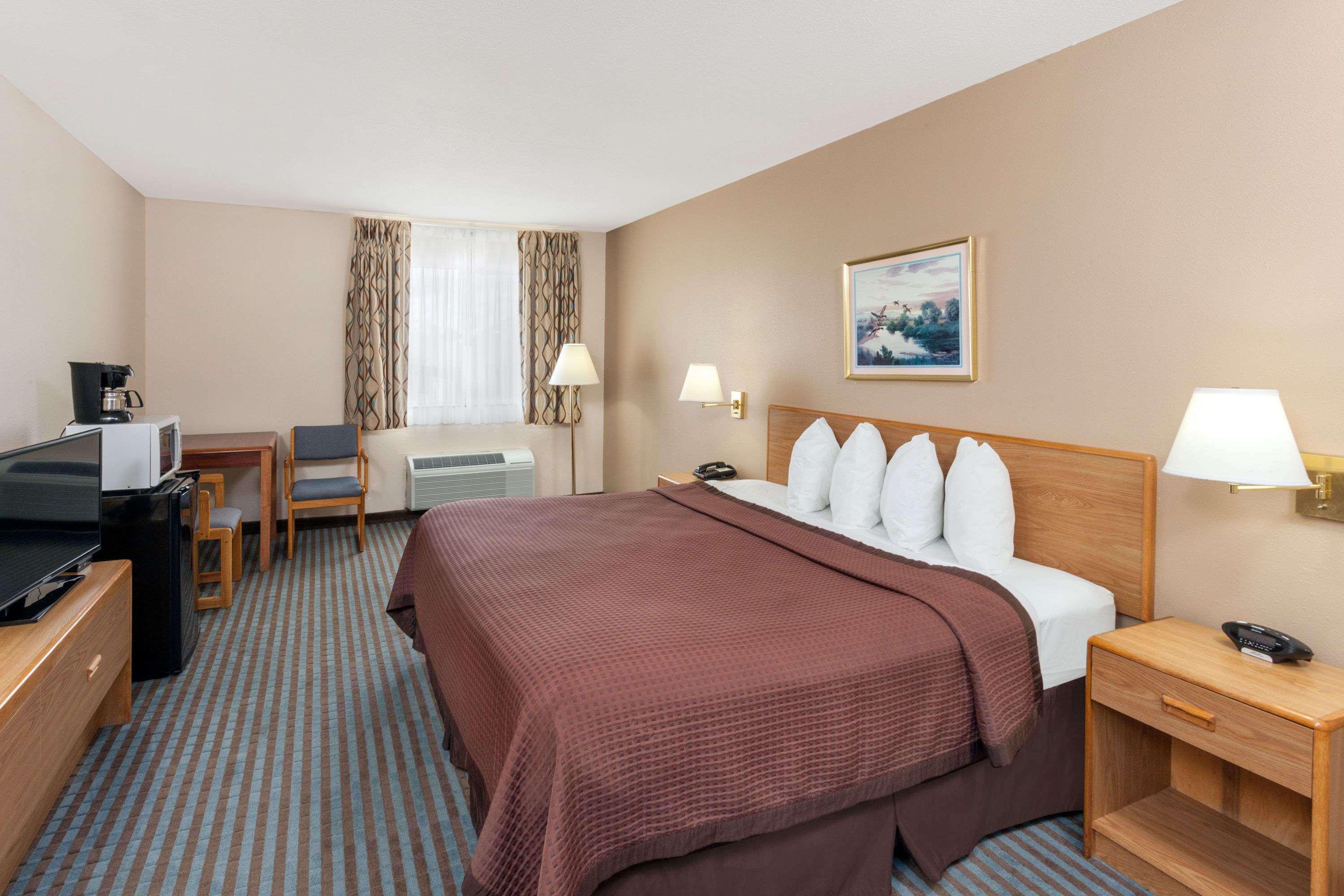 Days Inn By Wyndham Charleston Kültér fotó