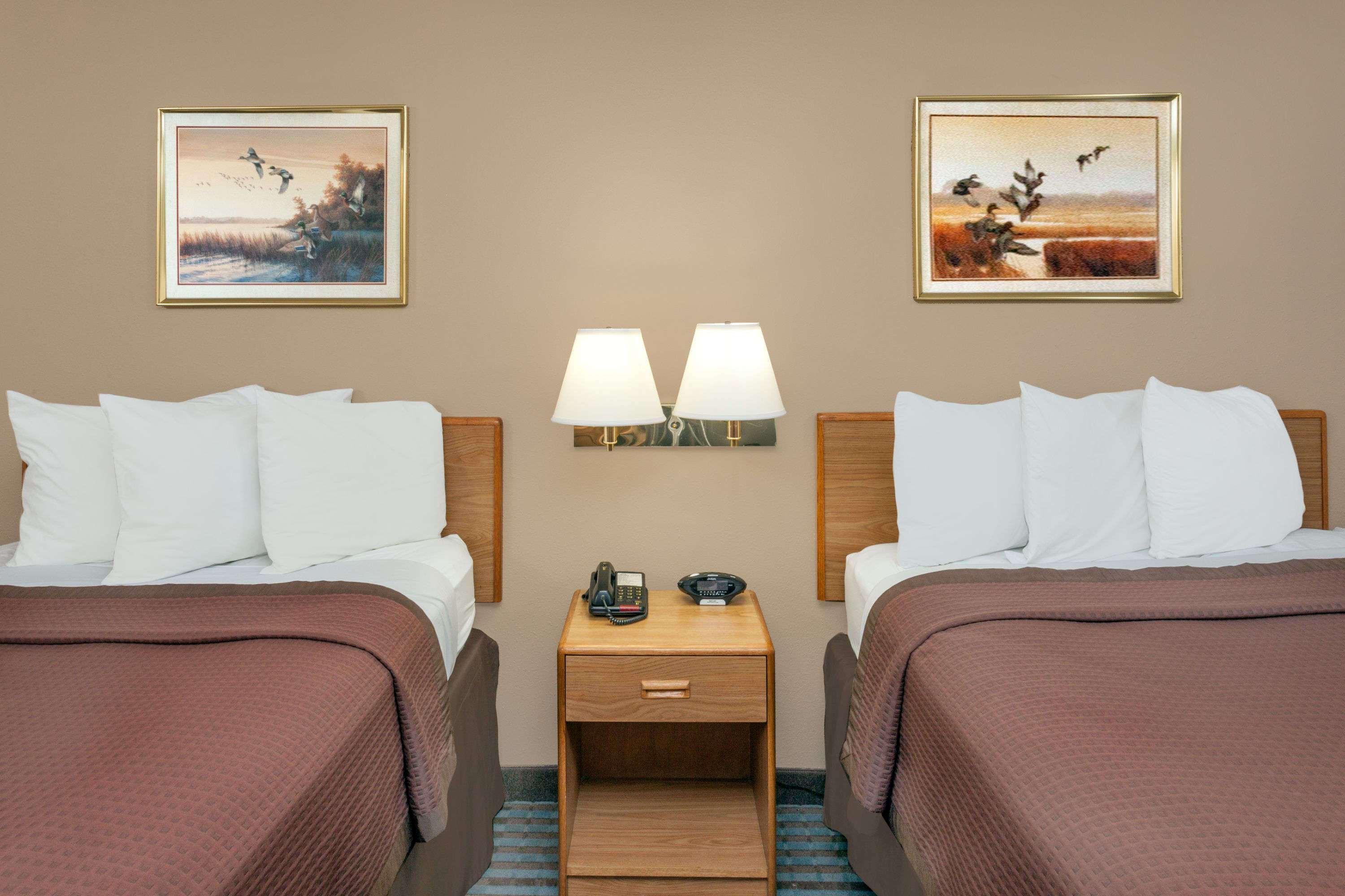Days Inn By Wyndham Charleston Kültér fotó
