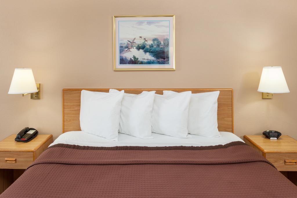 Days Inn By Wyndham Charleston Kültér fotó