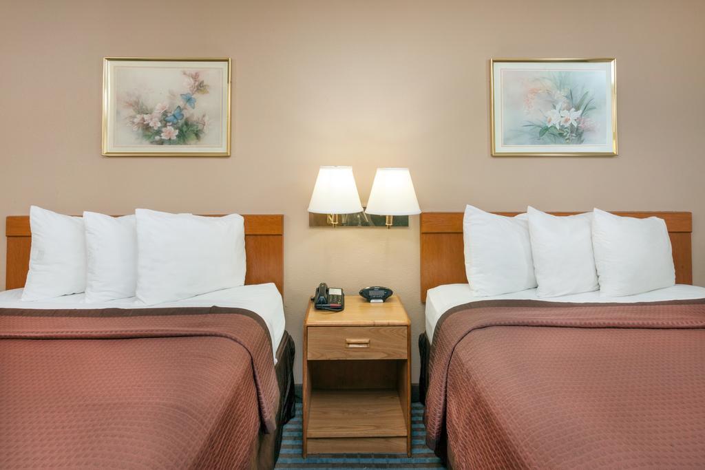 Days Inn By Wyndham Charleston Kültér fotó